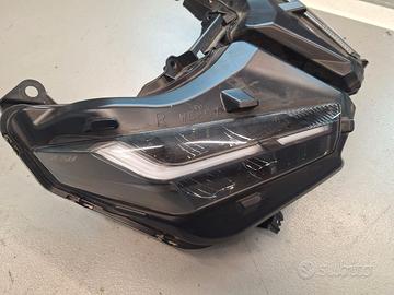 Faro anteriore x adv 750