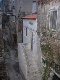 Casetta ristrutturata su due piani