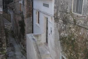 Casetta ristrutturata su due piani