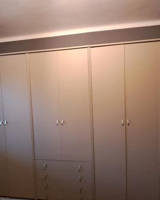 Armadio 6 ante grigio riverniciato