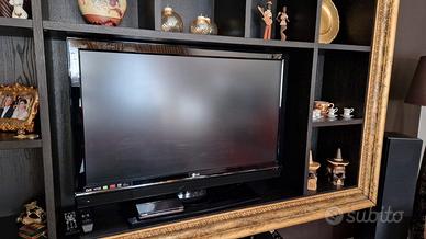 Televisore LG 47 pollici LED.