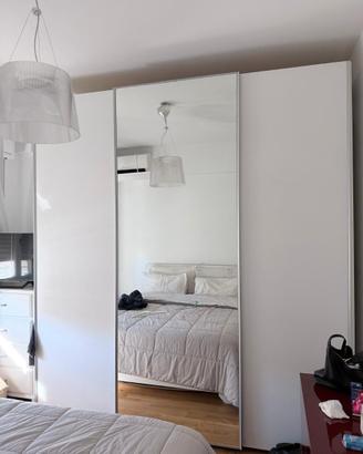 Armadio tre ante legno bianco e specchio centrale