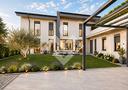 villa-di-254-m²-con-piu-di-5-locali-e-box-auto-a-m