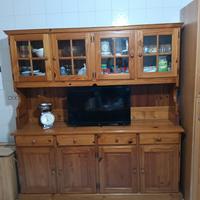 credenza in legno tavolo sedie