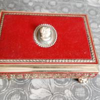 scatola  portagioie  vintage in latta  