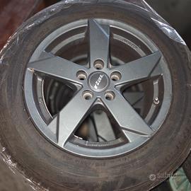 Quattro Gomme con cerchio.