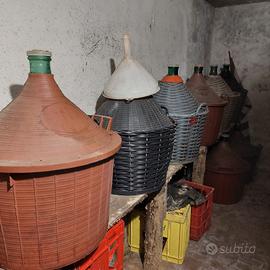 Damigiane e botti per vinificazione 