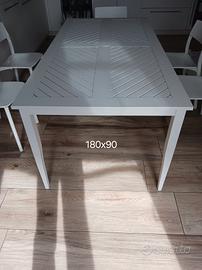 Tavolo esterno