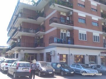 Tor pignattara negozio mq 60 + terrazzo mq 32