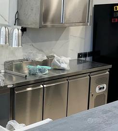 Tavolo frigo refrigerato tre porte in acciaio inox