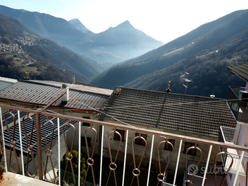 Casa indipendente terra cielo vicino alla Svizzer
