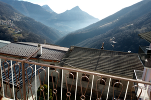 Casa indipendente terra cielo vicino alla Svizzer