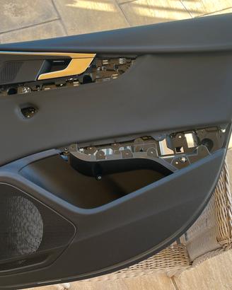 Pannello porta Audi A4 B9 inserto in pelle