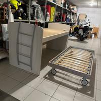 Letto a castello con doghe inf. + ruote gommate.