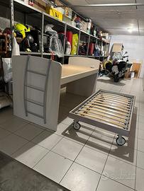 Letto a castello con doghe inf. + ruote gommate.