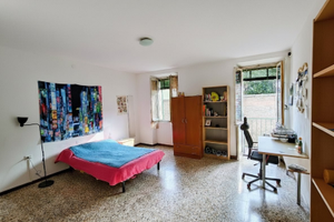 Ampia singola in centro storico solo studentesse
