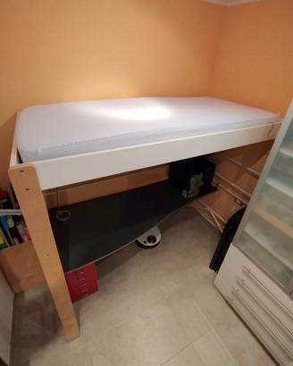 Letto a soppalco con scrivania