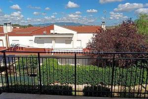 Villa a schiera con box e sala hobby