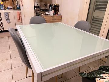 Tavolo da pranzo in vetro