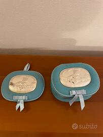 Portagioie e quadretto neonato