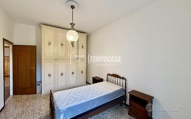 Stanza - Camera a Milano Via Feltre 4 locali