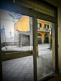 Locale commerciale in via Biblioteca Avallone