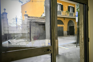 Locale commerciale in via Biblioteca Avallone