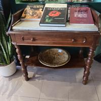 Tavolino con base in marmo