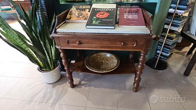 Tavolino con base in marmo