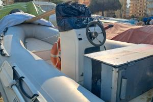 GOMMONE MISTRAL 440 + MERCURY 40 CV + CARRELLO