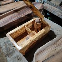 schiaccianoci artigianale in legno di olivo