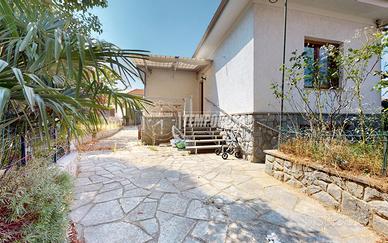 SOLUZIONE INDIPENDENTER SU 4 LATI CON GIARDINO PRI