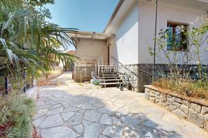 SOLUZIONE INDIPENDENTER SU 4 LATI CON GIARDINO PRI