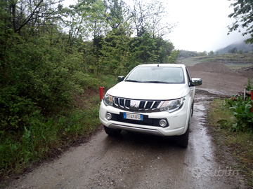 Autocarro pick-up Mitsubishi L200