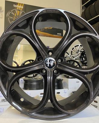 Cerchi NUOVI Alfa Romeo raggio 18 cod.8943