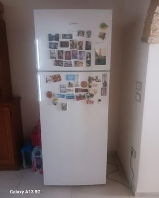 Frigorifero indesit bianco,.