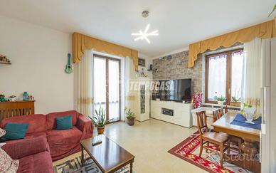 TRILOCALE RISTRUTTURATO ALL'ULTIMO PIANO CON CANTI