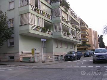 SS, box auto per medio suv V. Principessa Maria 30