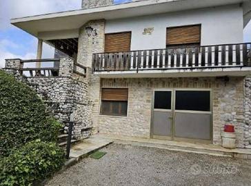 Immobile in asta di 361 m² con 3 locali e box auto