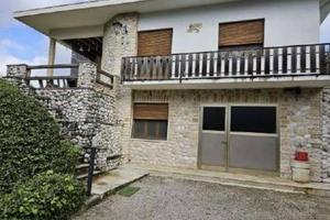 Immobile in asta di 361 m² con 3 locali e box auto