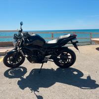 Moto yamaha fz6 total black