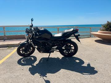 Moto yamaha fz6 total black