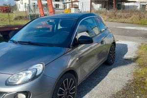 auto giovanile per ragazzi ganzi