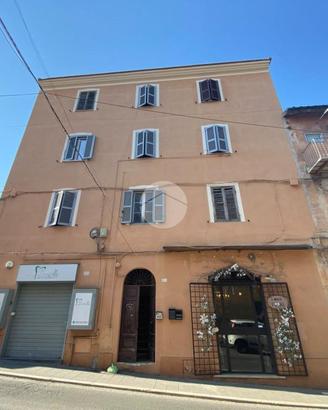 3 LOCALI A PALOMBARA SABINA