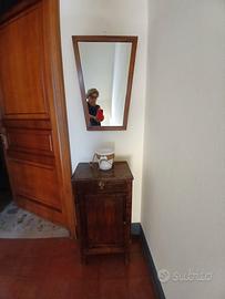 Comodino in legno
