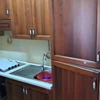 Cucina lineare in legno massello