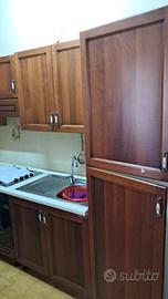 Cucina lineare in legno massello