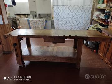 Banco da Falegname in legno verniciato a tampone