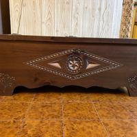 Cassapanca legno massello intagliata stile alpino