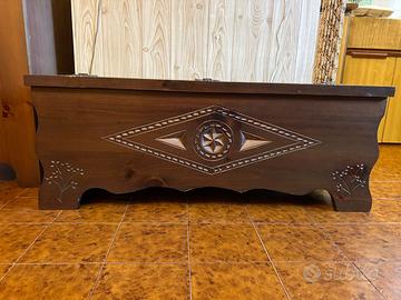 Cassapanca legno massello intagliata stile alpino